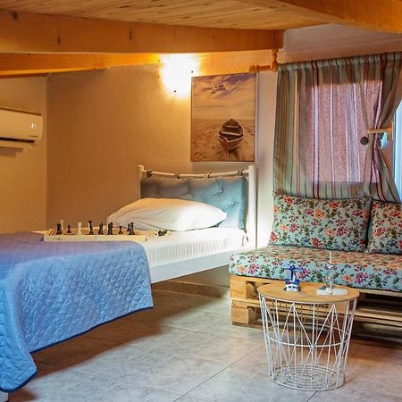 Holiday House Ioanna 2 - Loft Néa Péramos Eksteriør billede