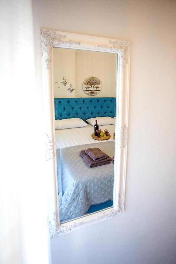 Holiday House Ioanna 2 - Loft Néa Péramos Eksteriør billede