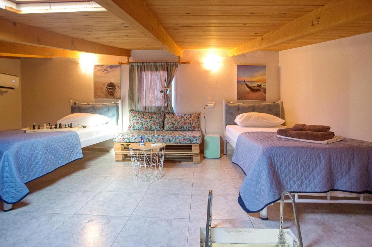 Holiday House Ioanna 2 - Loft Néa Péramos Eksteriør billede