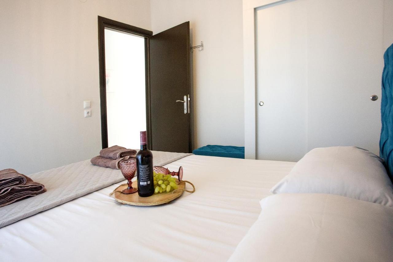 Holiday House Ioanna 2 - Loft Néa Péramos Eksteriør billede