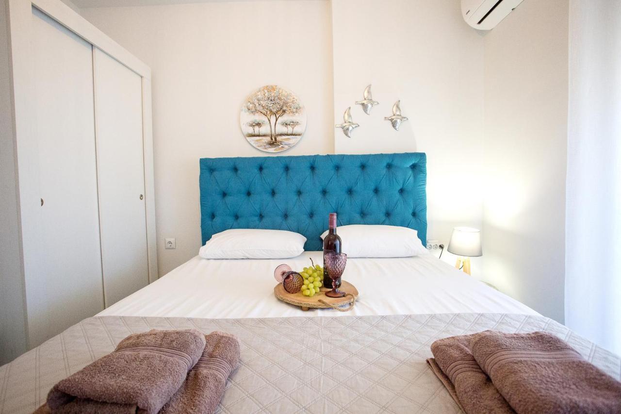 Holiday House Ioanna 2 - Loft Néa Péramos Eksteriør billede