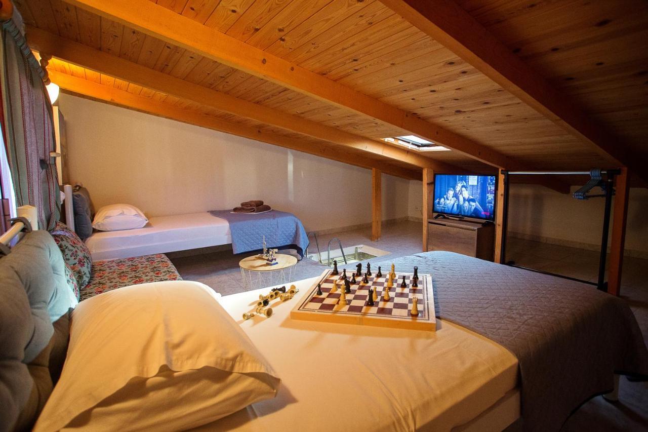 Holiday House Ioanna 2 - Loft Néa Péramos Eksteriør billede
