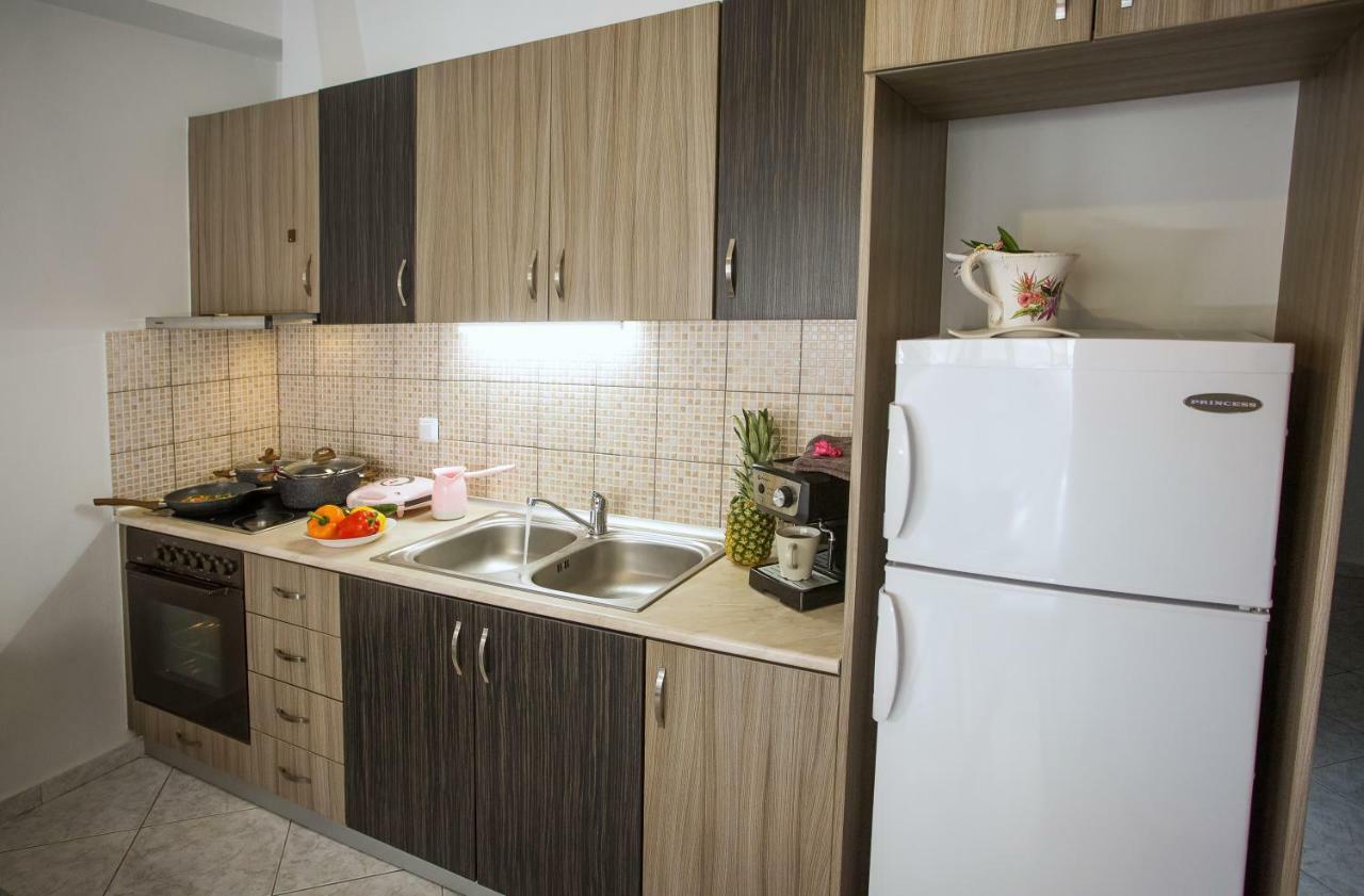 Holiday House Ioanna 2 - Loft Néa Péramos Eksteriør billede